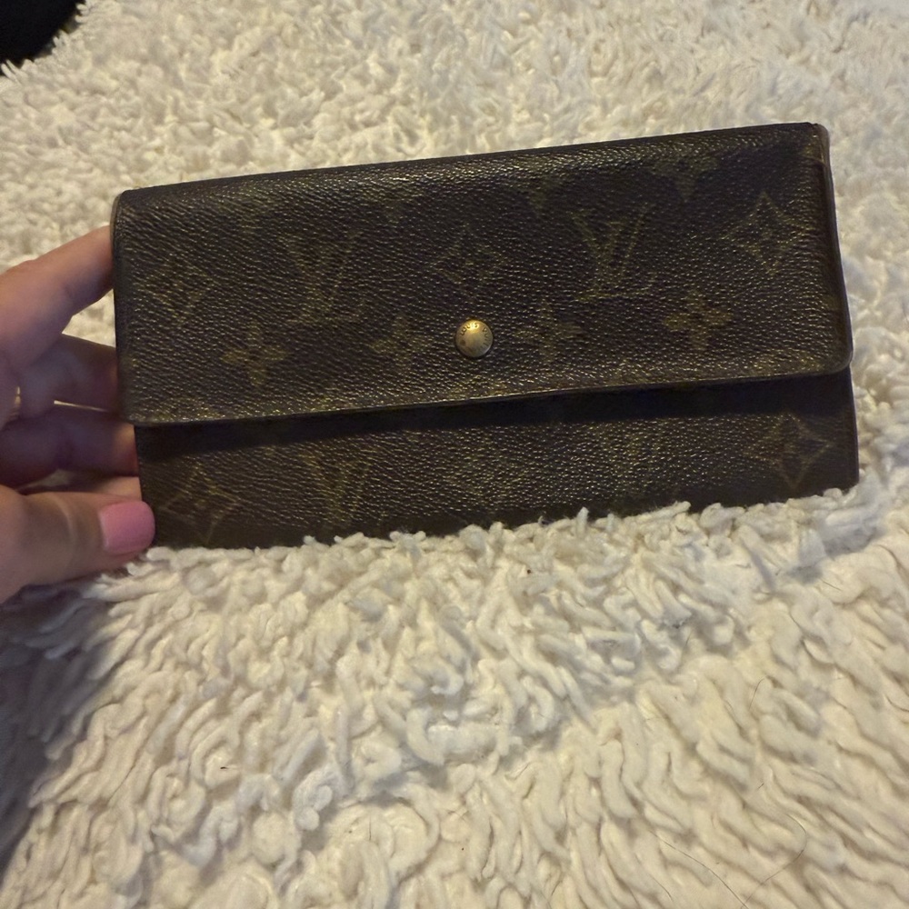 Louis Vuitton Brown Wallet Sleek Design Essential Carry